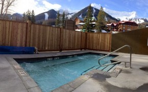 Griz Inn Outdoor Hot Tub